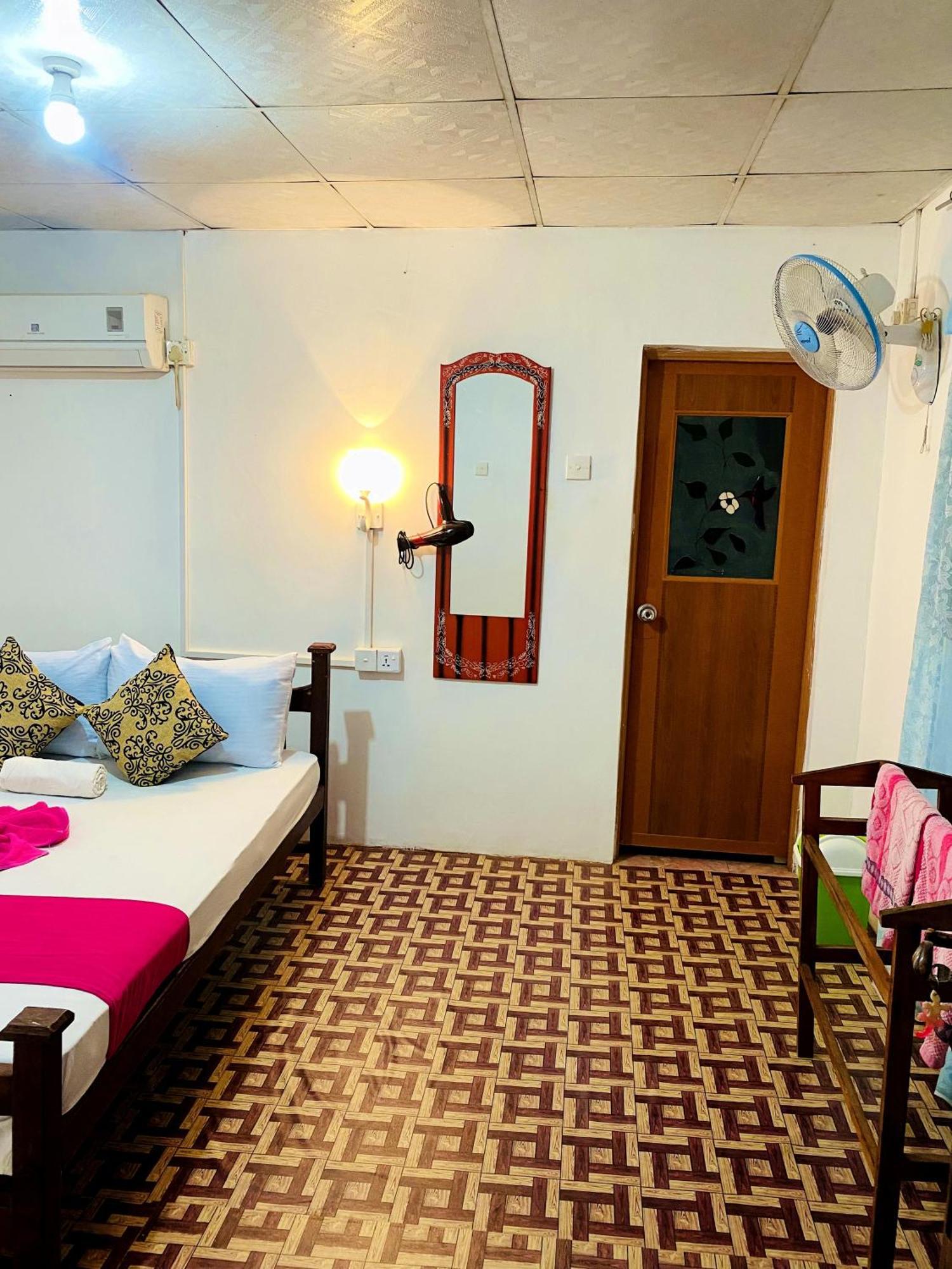 Sigiri Lakshan Home Stay Sigiriya Esterno foto
